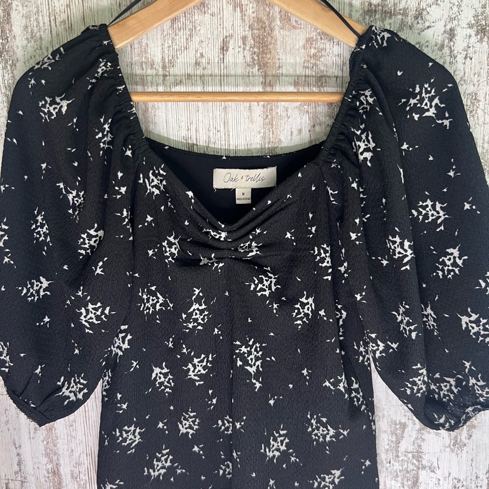 Oak and Trellis Black and White Women's Top